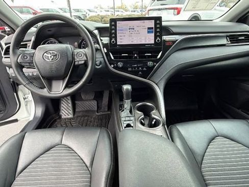 Used 2024 Toyota Camry SE w/ Cold Weather Package image 18