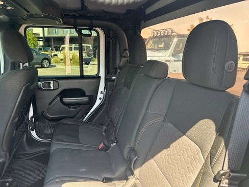 Used 2021 Jeep Gladiator Mojave w/ Cold Weather Group AWD/4WD image 15