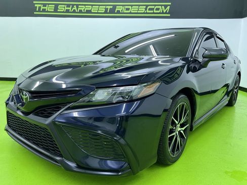 Used 2021 Toyota Camry SE FWD image 5