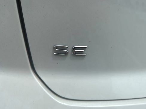 New 2026 Volkswagen Atlas Cross Sport SE FWD image 21