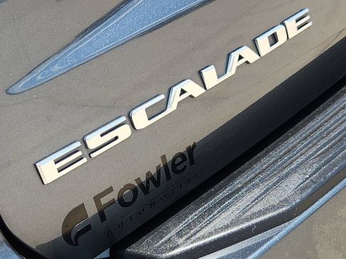 Used 2021 Cadillac Escalade Premium Luxury w/ LPO, Illumination Package AWD/4WD image 11