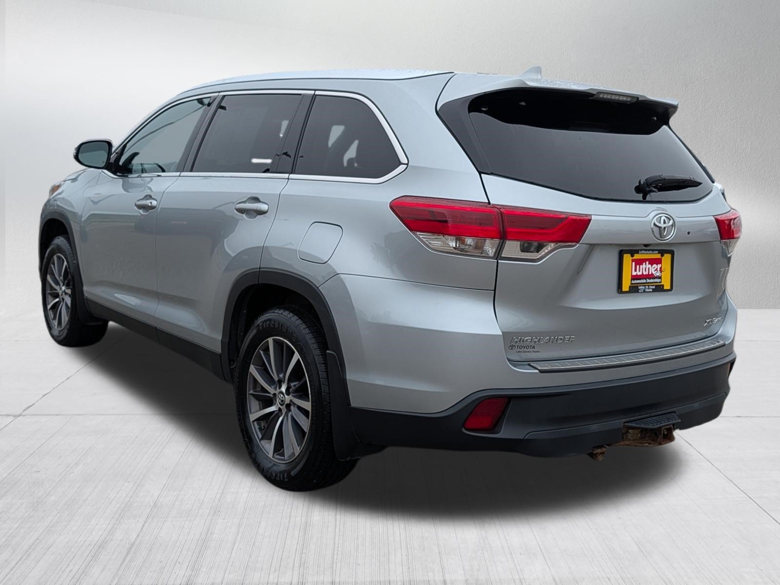 Used 2019 Toyota Highlander XLE AWD/4WD image 5
