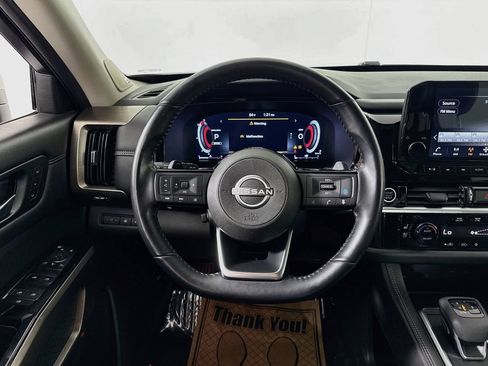 Used 2024 Nissan Pathfinder Platinum AWD/4WD image 11
