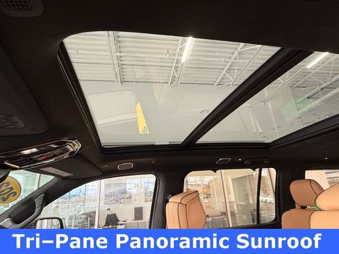 Used 2022 Jeep Grand Wagoneer Series III image 43