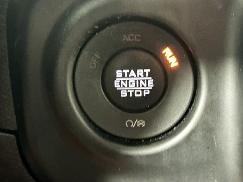 Certified 2022 Jeep Wrangler Sport AWD/4WD image 17