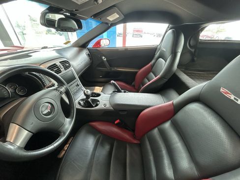 Used 2007 Chevrolet Corvette Z06 w/ Preferred Equipment Group RWD image 10