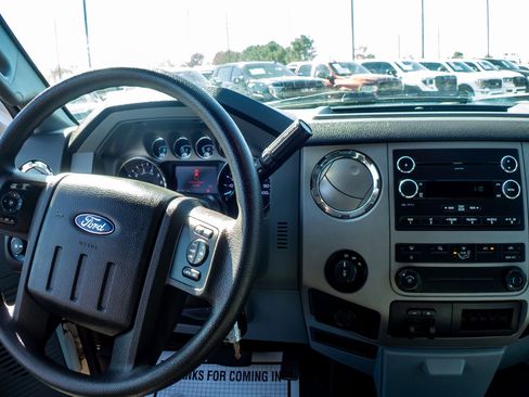 Used 2016 Ford F250 XLT w/ XLT Value Package image 11