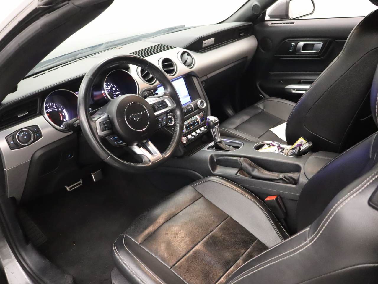 Used 2021 Ford Mustang Premium RWD image 4
