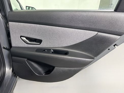 Used 2025 Hyundai Elantra Limited image 28