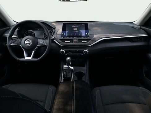 Used 2025 Nissan Altima 2.5 SV FWD image 19