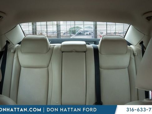 Used 2018 Chrysler 300 Limited w/ Safetytec Plus Group RWD image 22