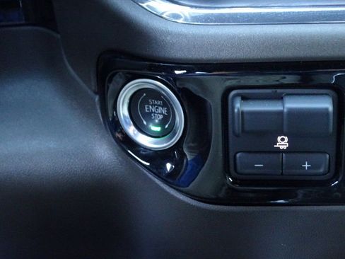 Used 2024 GMC Sierra 2500 SLT w/ SLT Convenience Package image 38