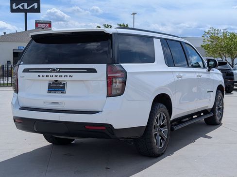 Used 2024 Chevrolet Suburban Z71 w/ Luxury Package AWD/4WD image 6