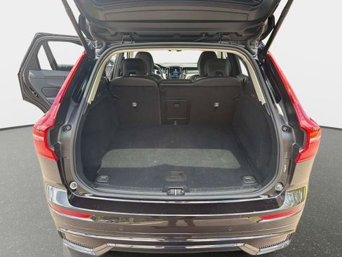Certified 2025 Volvo XC60 B5 Core AWD/4WD image 11
