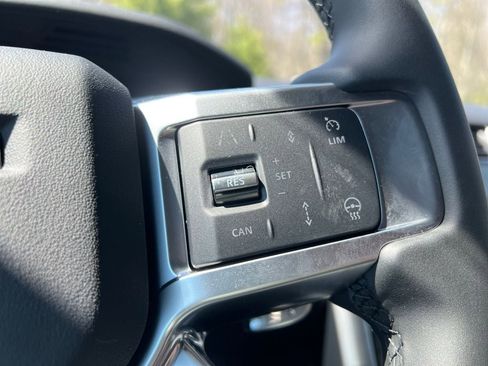 New 2025 Land Rover Discovery Dynamic SE image 16