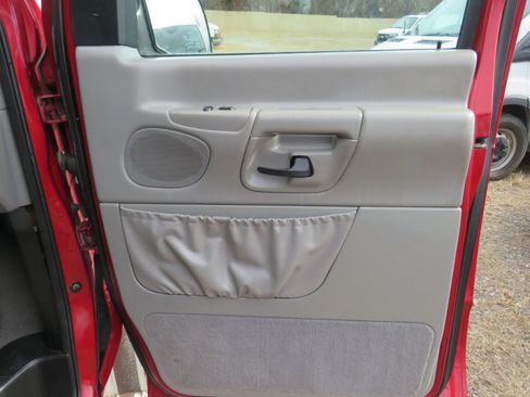 Used 1999 Ford E-150 and Econoline 150 Wagon image 17