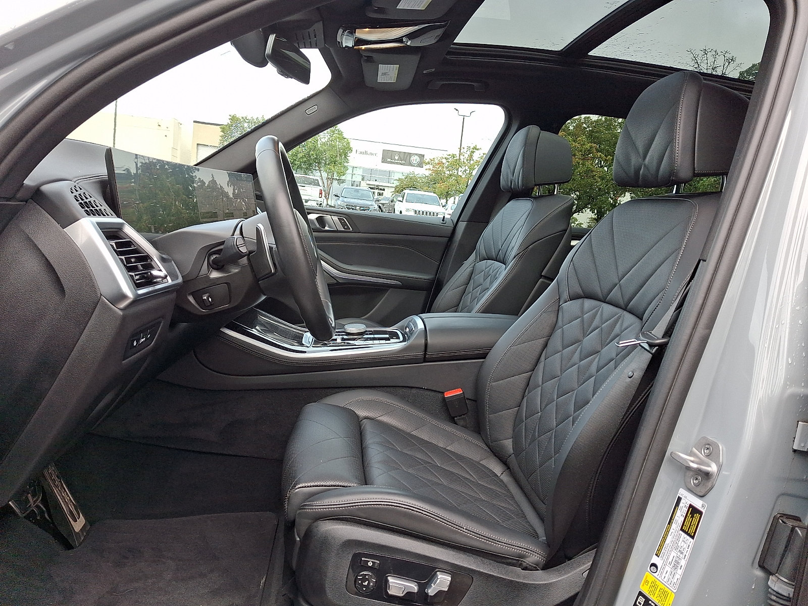 Used 2024 BMW X5 xDrive40i w/ M Sport Package AWD/4WD image 13
