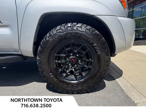 Used 2011 Toyota Tacoma 4x4 Double Cab w/ TRD Off-Road Pkg image 9