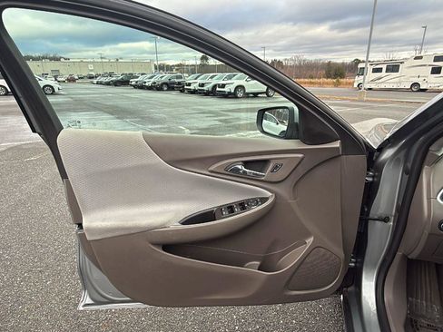 Used 2024 Chevrolet Malibu LT image 23