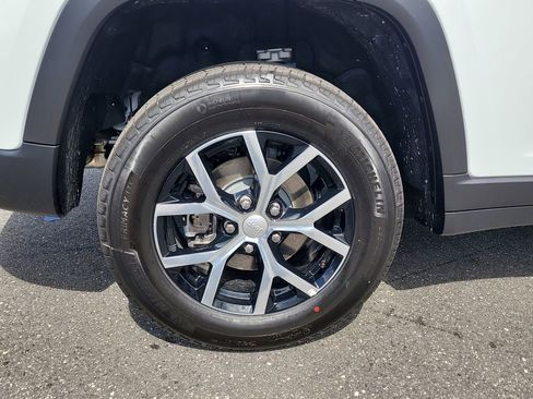 New 2025 Jeep Grand Cherokee Limited image 5