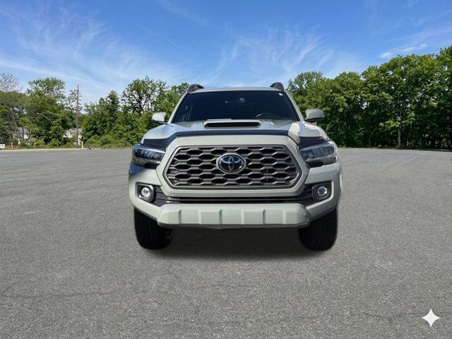 Used 2022 Toyota Tacoma TRD Sport AWD/4WD image 3