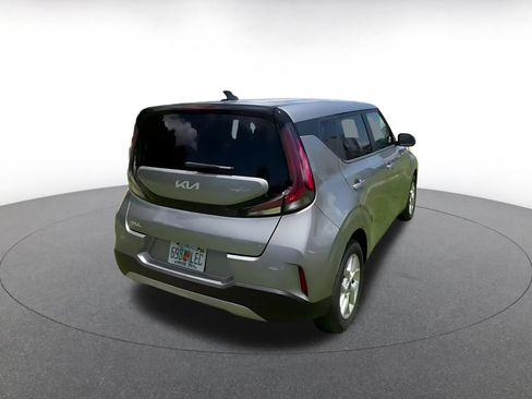 Used 2025 Kia Soul LX w/ LX Technology Package FWD image 14