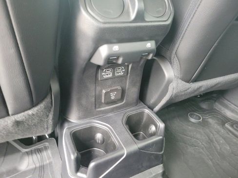 Used 2021 Jeep Gladiator Overland image 10