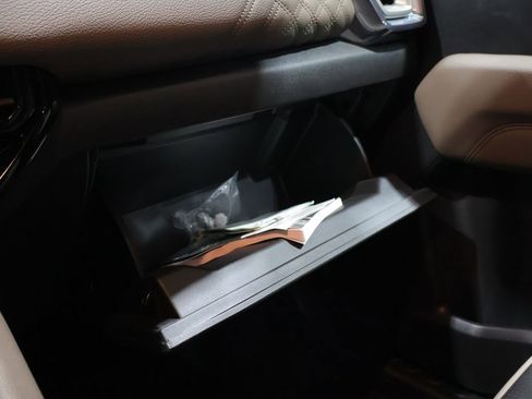 Used 2024 GMC Canyon Denali image 30