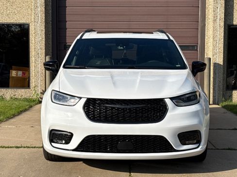 Used 2025 Chrysler Pacifica Limited FWD image 20