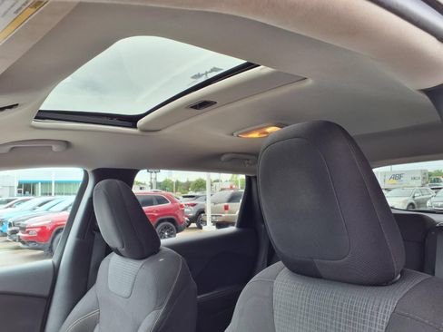 Used 2016 Jeep Cherokee Latitude w/ Comfort/Convenience Group AWD/4WD image 17