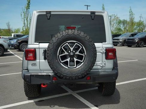 New 2024 Jeep Wrangler Unlimited Rubicon w/ Capability Package AWD/4WD image 4