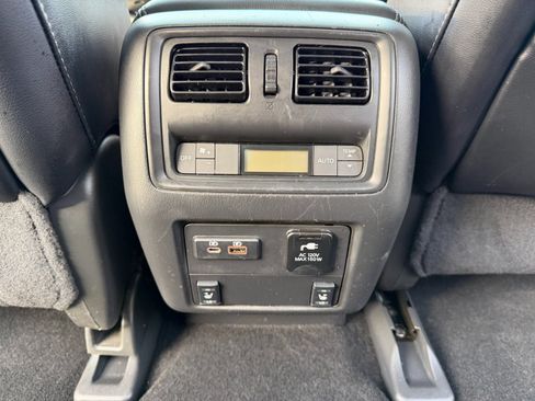 Used 2019 Nissan Pathfinder Platinum image 16