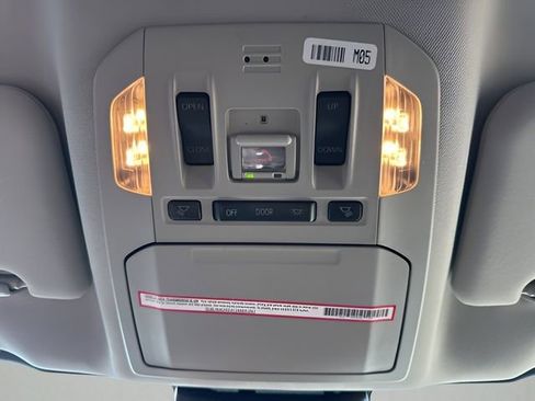 Used 2023 Toyota Highlander XLE AWD/4WD image 30