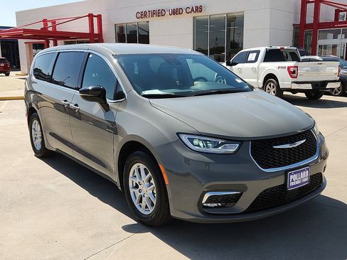 Used 2025 Chrysler Pacifica Select FWD image 4