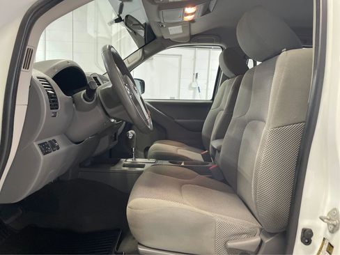 Used 2019 Nissan Frontier SV image 9