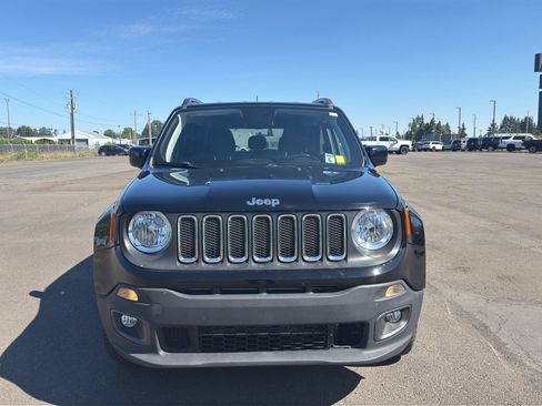 Used 2018 Jeep Renegade Latitude w/ UConnect 8.4 Nav Group AWD/4WD image 2