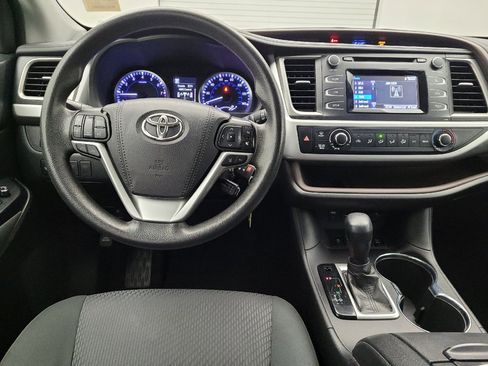 Used 2019 Toyota Highlander LE AWD/4WD image 22