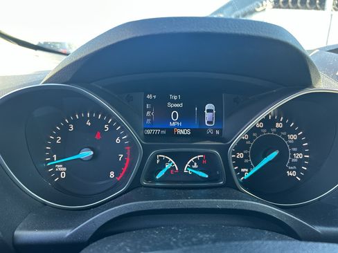 Used 2017 Ford Escape SE w/ SE Cold Weather Package FWD image 13