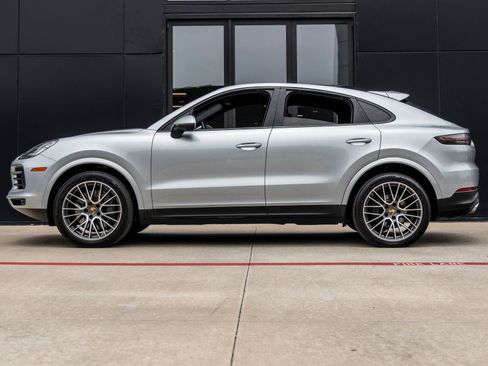 Certified 2021 Porsche Cayenne S AWD/4WD image 2
