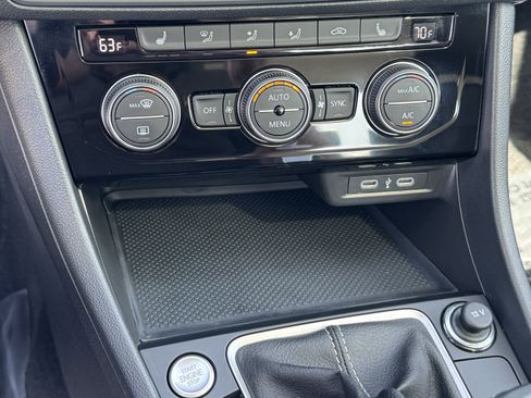Used 2024 Volkswagen Jetta SE FWD image 27