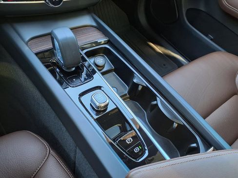 Certified 2023 Volvo XC60 B5 Plus w/ Protection Package Premier image 25