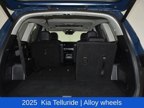 Used 2025 Kia Telluride S FWD image 32