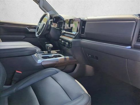 Used 2024 Chevrolet Silverado 1500 LT Trail Boss w/ Convenience Package II image 19