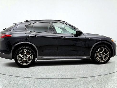 Used 2023 Alfa Romeo Stelvio Ti AWD/4WD image 4
