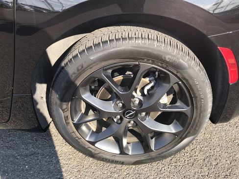 Used 2025 Chrysler Pacifica Limited FWD image 29