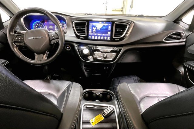 Used 2019 Chrysler Pacifica Touring-L Plus FWD image 15