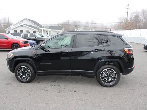 Used 2024 Jeep Compass Trailhawk image 5