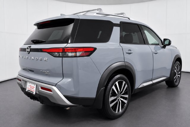 Used 2024 Nissan Pathfinder Platinum AWD/4WD image 4