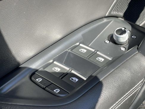 Used 2021 Audi Q5 Prestige w/ Prestige Package AWD/4WD image 17