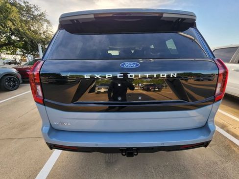 Used 2025 Ford Expedition Active RWD image 5